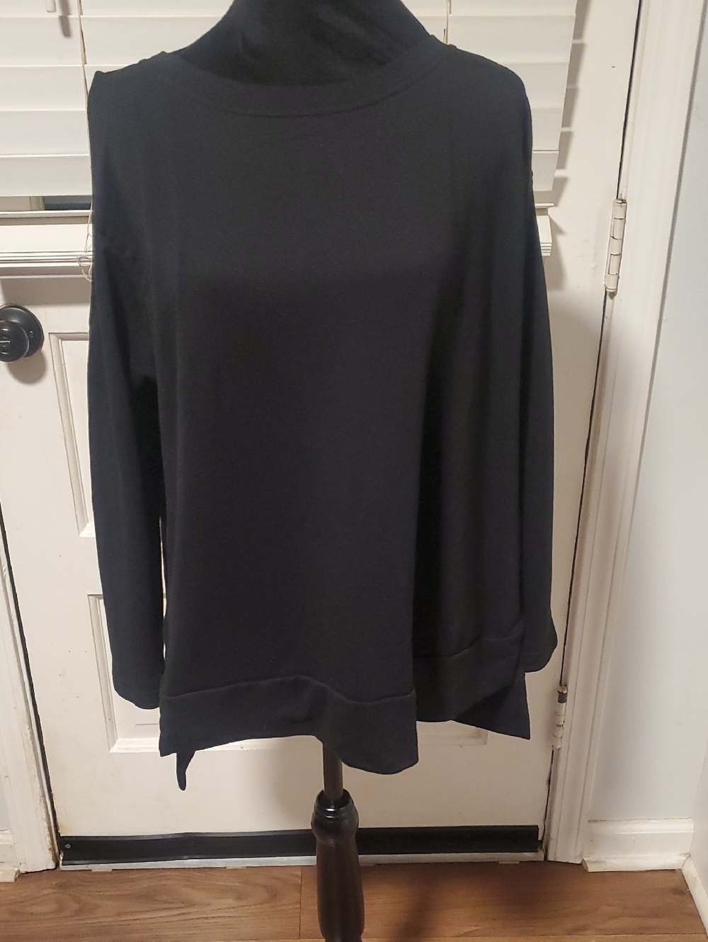 Ouges Classic Black Women's Long Sleeve  Sweatshirt